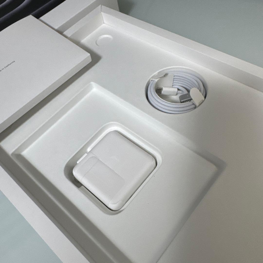 超美品 MacBookPro(M4) 16GB 512GB