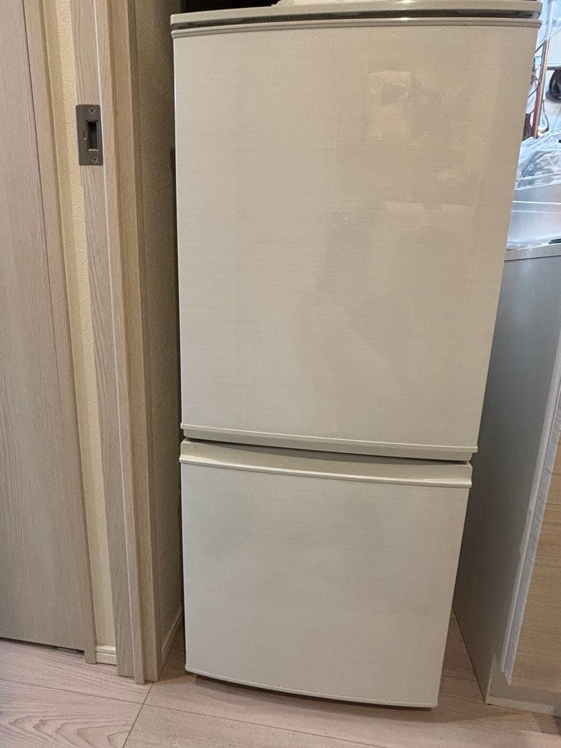 シャープ 冷蔵庫 SJ-D14C-W 137L 2ドア 右・左開き付け替えタイプ