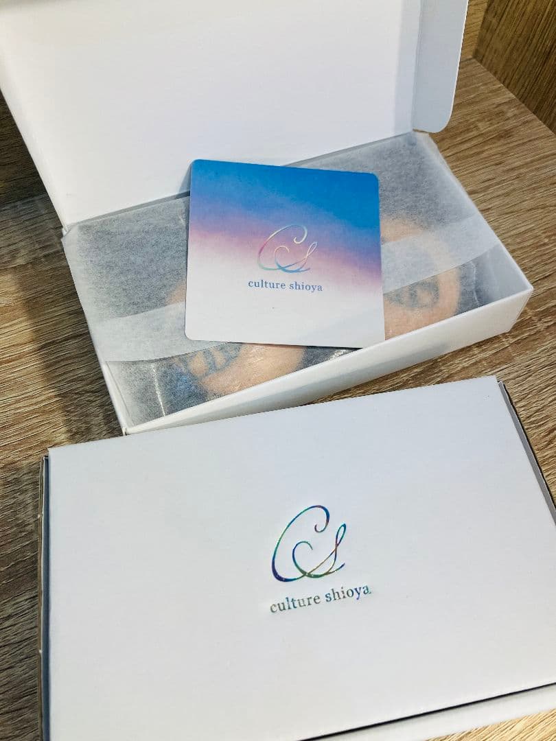 ハイビスカス（赤）、プルメリア、モンステラのハワイアンアクセサリー（しかく型）