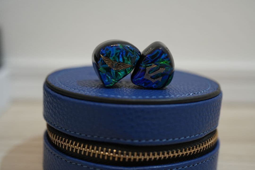 イヤホン EMPIRE EARS TRITON LAUNCH EDITION FULL