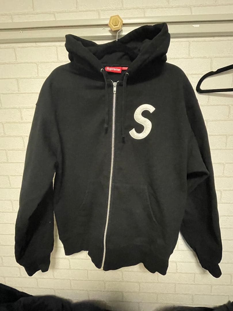 Supreme シュプリーム ブラックS ロゴジップパーカー　Lサイズ