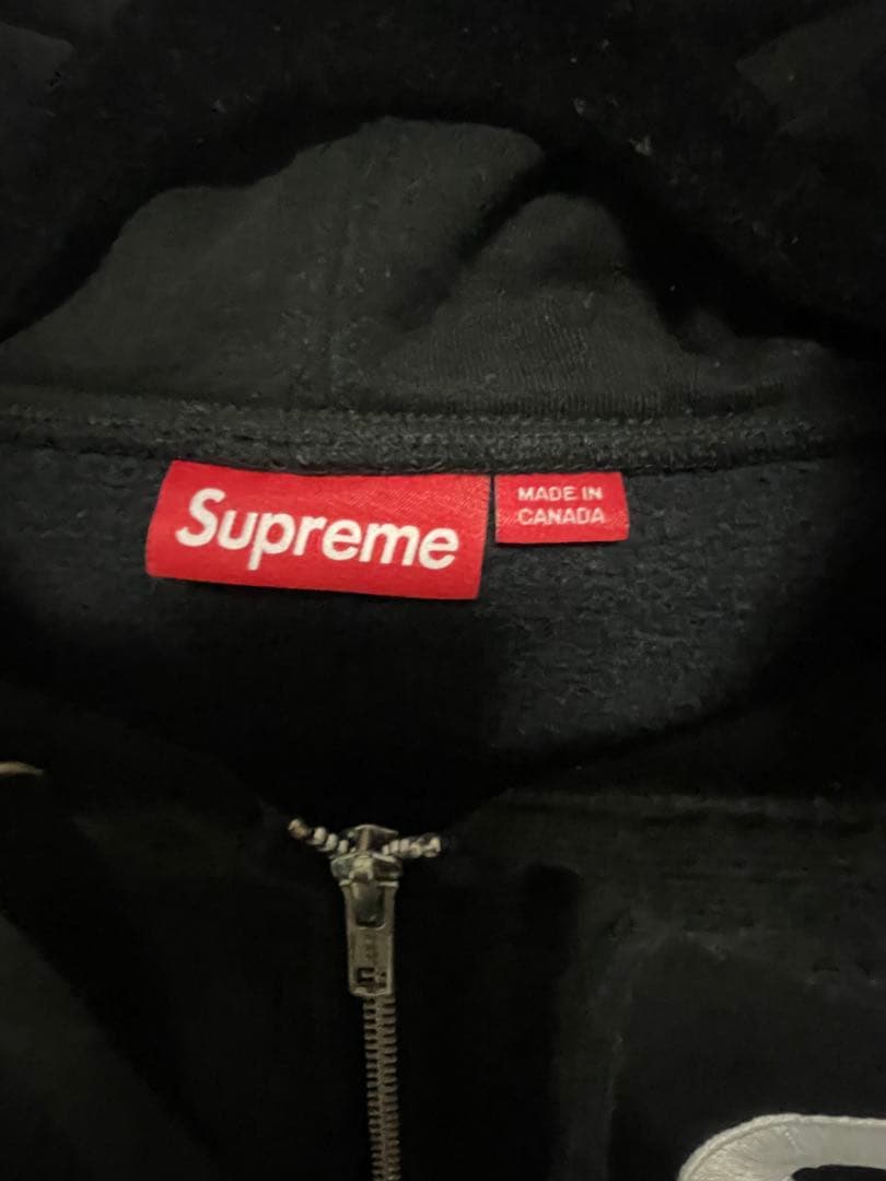 Supreme シュプリーム ブラックS ロゴジップパーカー　Lサイズ