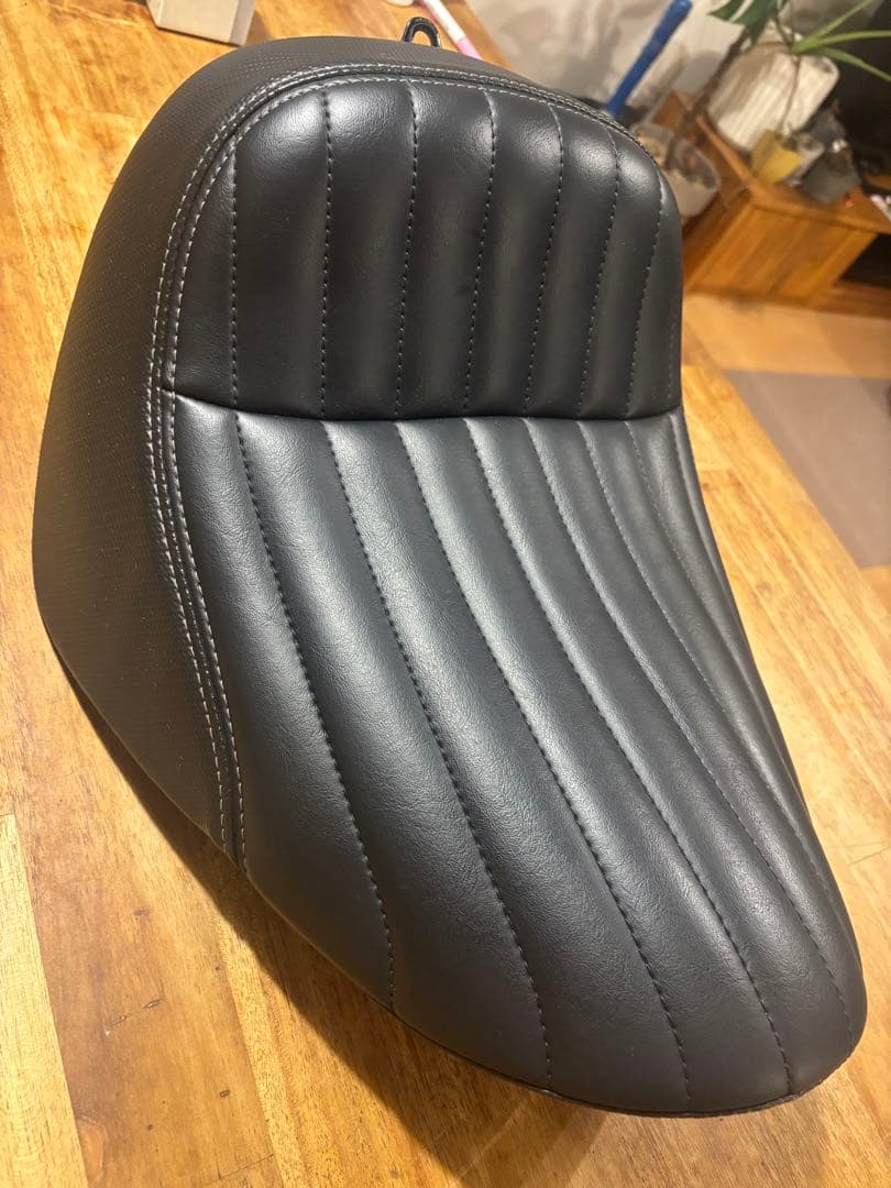 FXBB シート ハーレー 純正 ストリートボブ　新車外し　美品