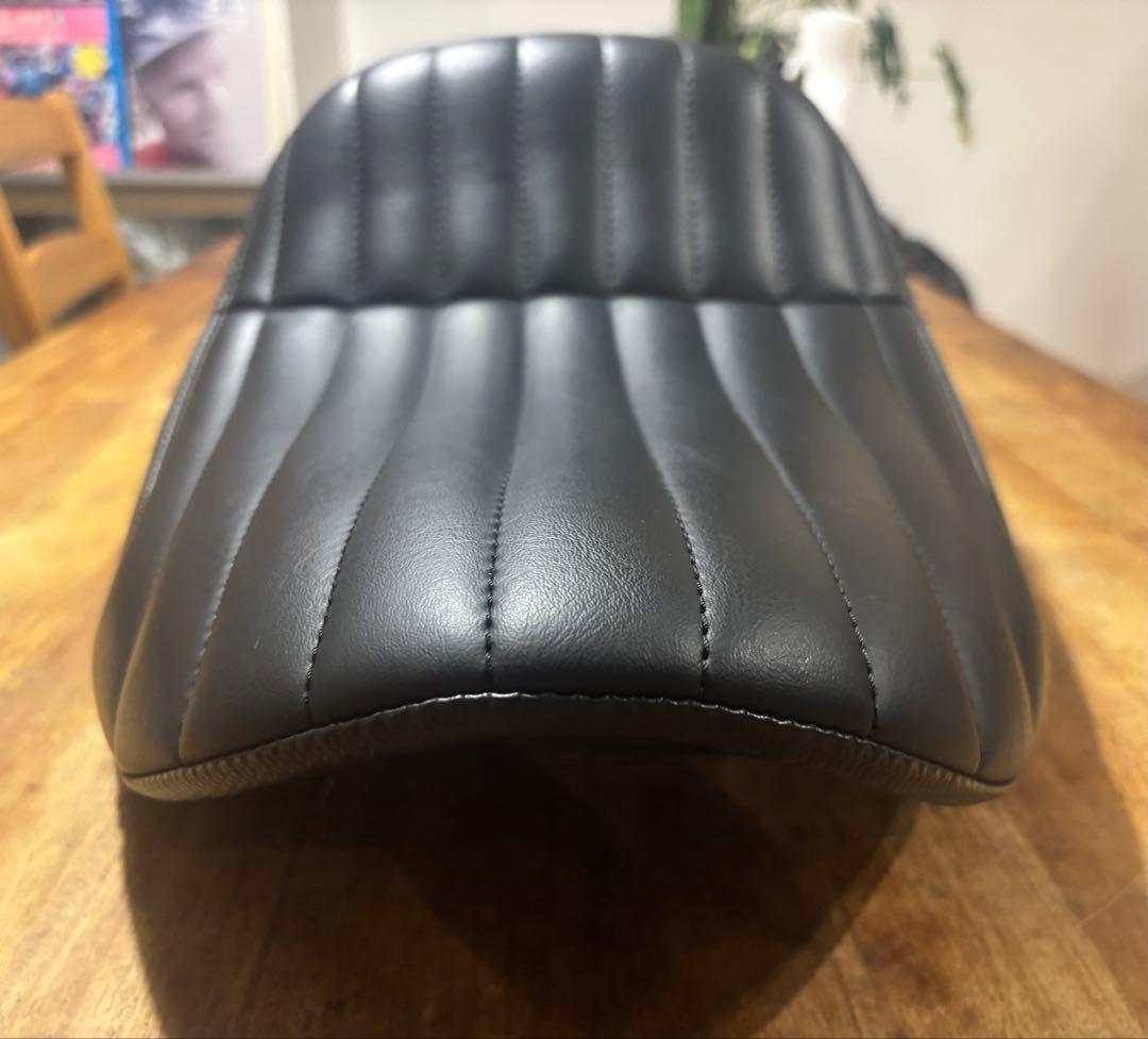 FXBB シート ハーレー 純正 ストリートボブ　新車外し　美品