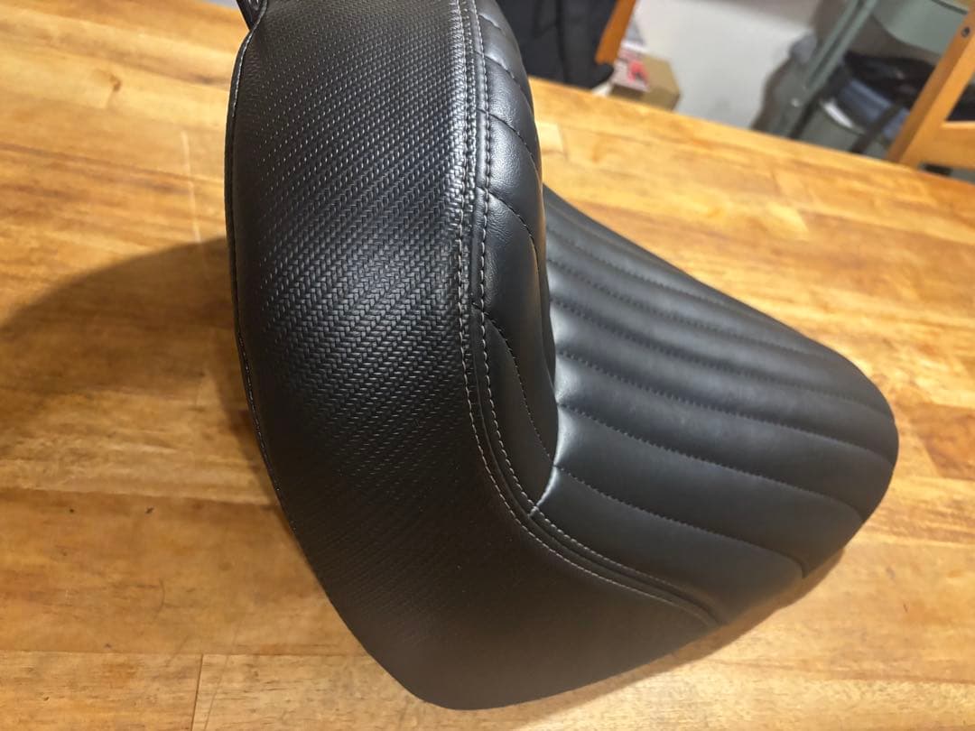 FXBB シート ハーレー 純正 ストリートボブ　新車外し　美品