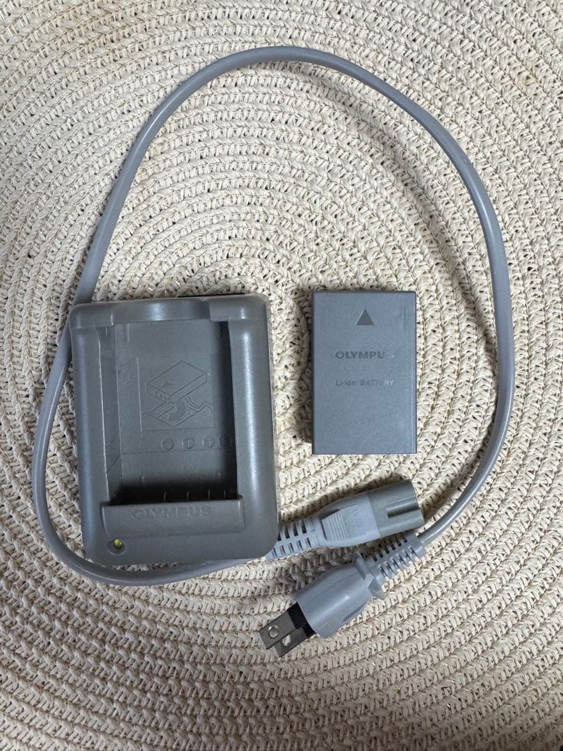 OLYMPUS STYLUS 1 本体 ストラップ 充電器付き