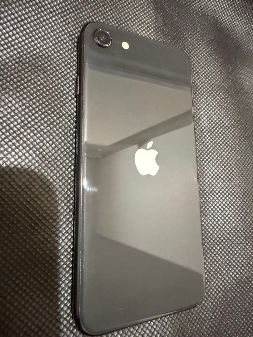 iPhone SE 第二世代　本体のみ　64G SIMフリー　電池82%