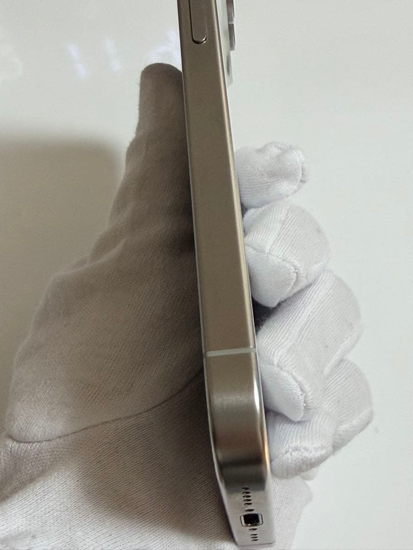 iPhone 15 Pro 256GB SIMフリー ホワイトチタニウム