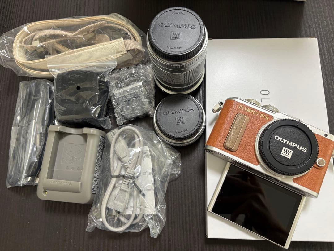 OLYMPUS PEN E-PL8 ミラーレスカメラ　ダブルレンズ　ダブルズーム