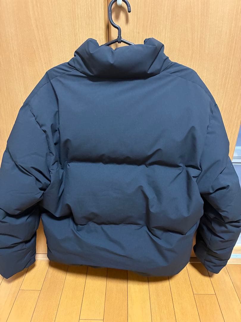 ユニクロ　シームレスダウンジャケット　ブラック　Mサイズ