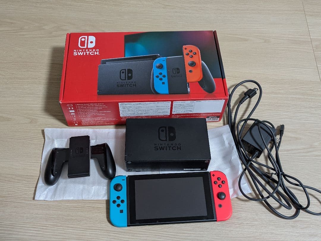 Nintendo Switch 赤/青 本体（128GBのSDカード付き）