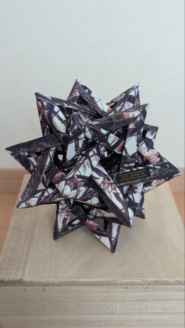 COLONISTA 星型装飾品 黒白カモフラージュ