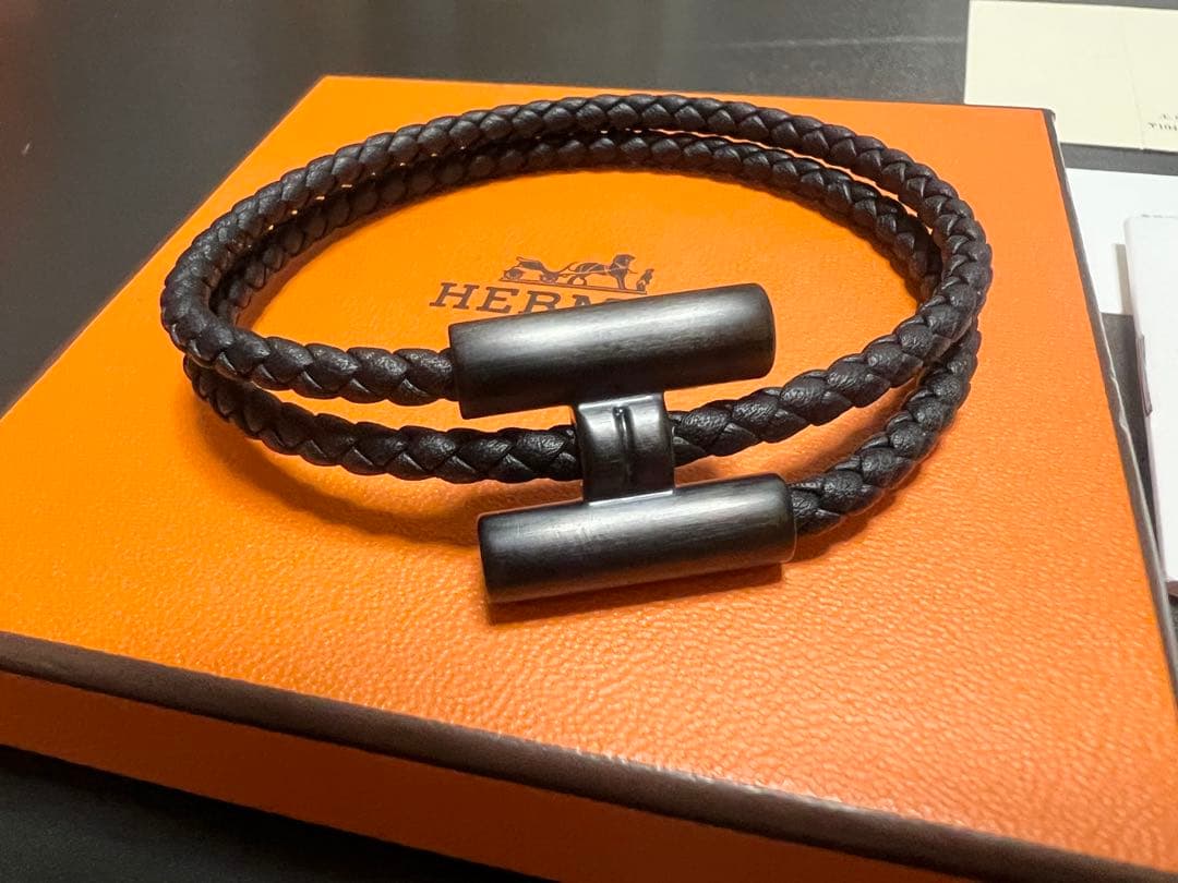 【新品未使用】HERMES エルメス レザーブレスレット《トゥルニ》トレッセ