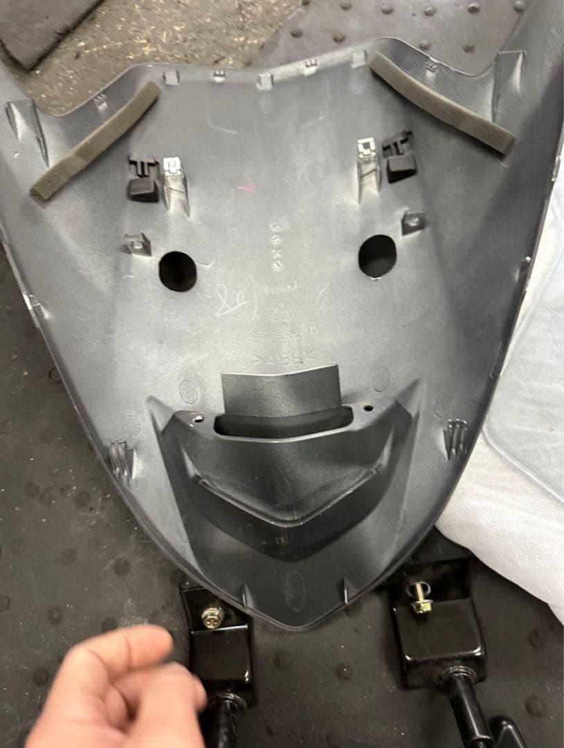 マジェスティs 純正　スクリーン　ウインドシールドフレームマウントsg28j