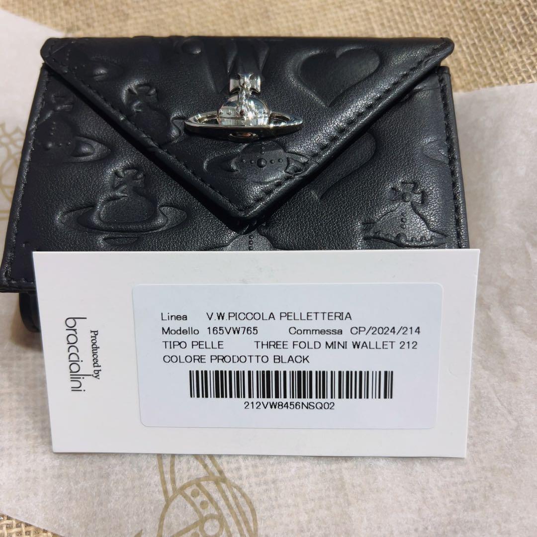 Vivienne W estwoodブラック三つ折り財布 エンボスデザイン