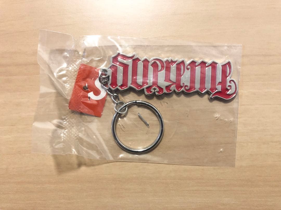 シュプリーム　Ambigram Keychain　赤