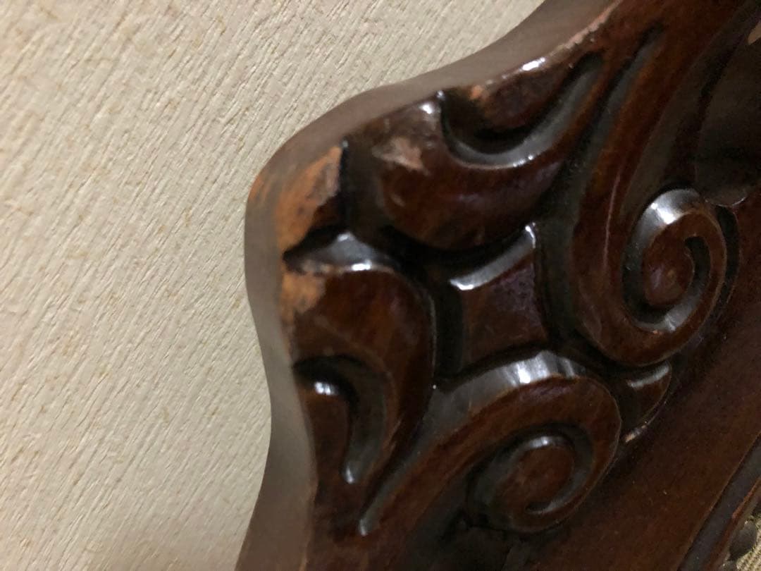 お値下げしましたビンテージ フローラル刺繍の椅子