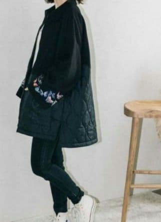 新品 未使用　iS ScoLar 　イズスカラー 蝶 刺繍 異素材 コート