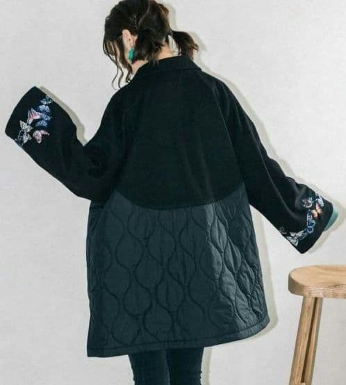 新品 未使用　iS ScoLar 　イズスカラー 蝶 刺繍 異素材 コート