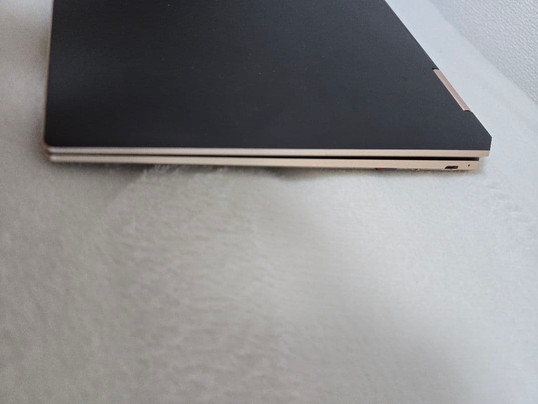 HP Spectre　x360−13−aw0023dx