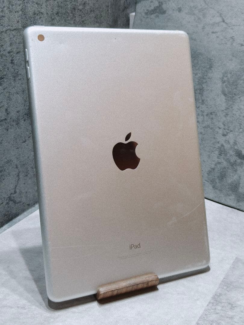 iPad 第6世代 32GB タブレット 22253