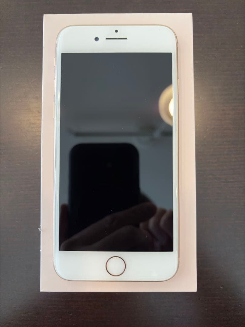 【モモ】iPhone8 64GB ゴールド