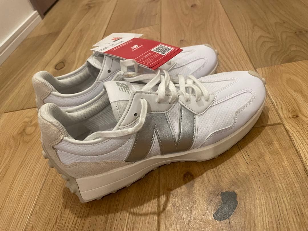 New Balance ホワイト/シルバー