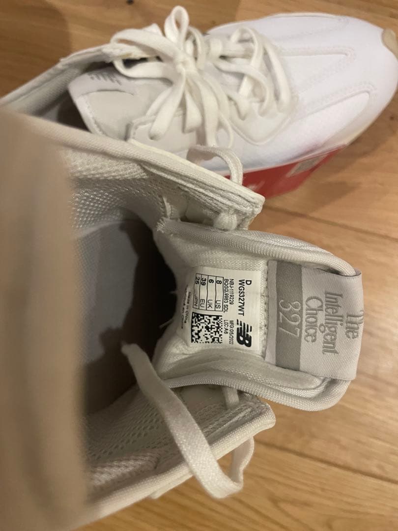 New Balance ホワイト/シルバー