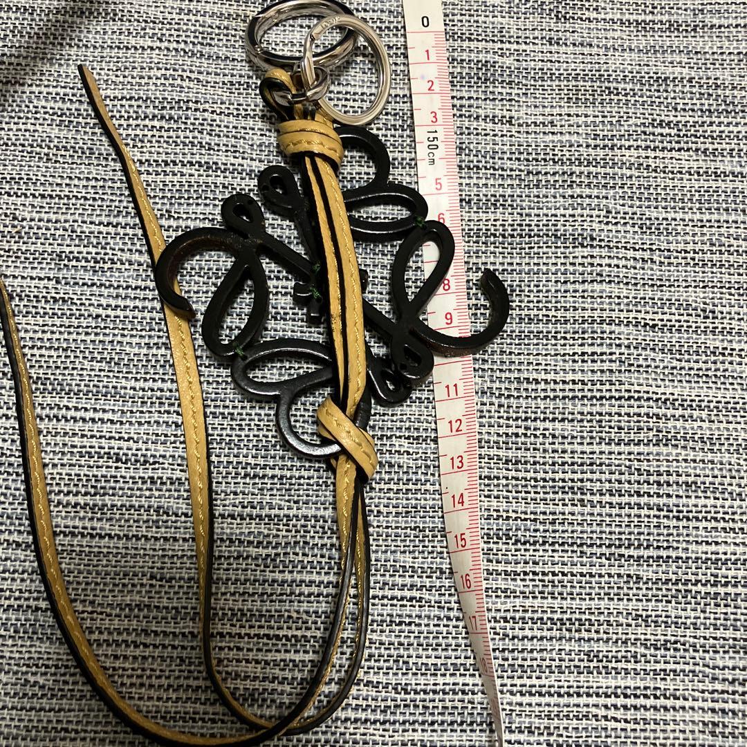 ロエベ　バッグチャーム　アナグラム