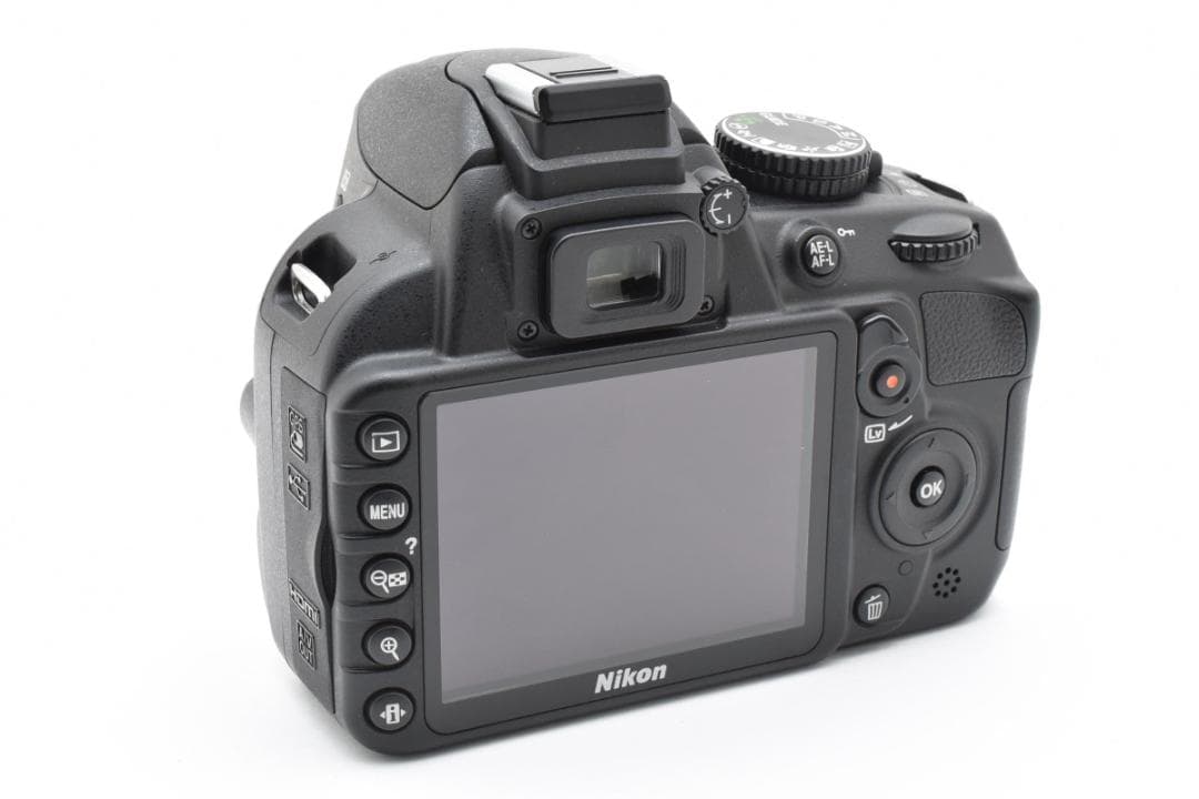 Nikon D3100 ボディ ショット数946枚　A010