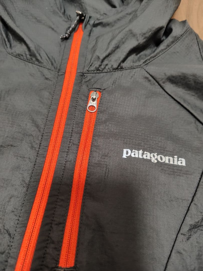 patagonia フーディニ ジャケット М パタゴニア 濃灰 オレンジ 廃盤