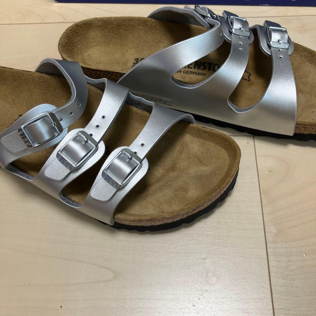 値下げ:BIRKENSTOCK シルバー サンダル 38