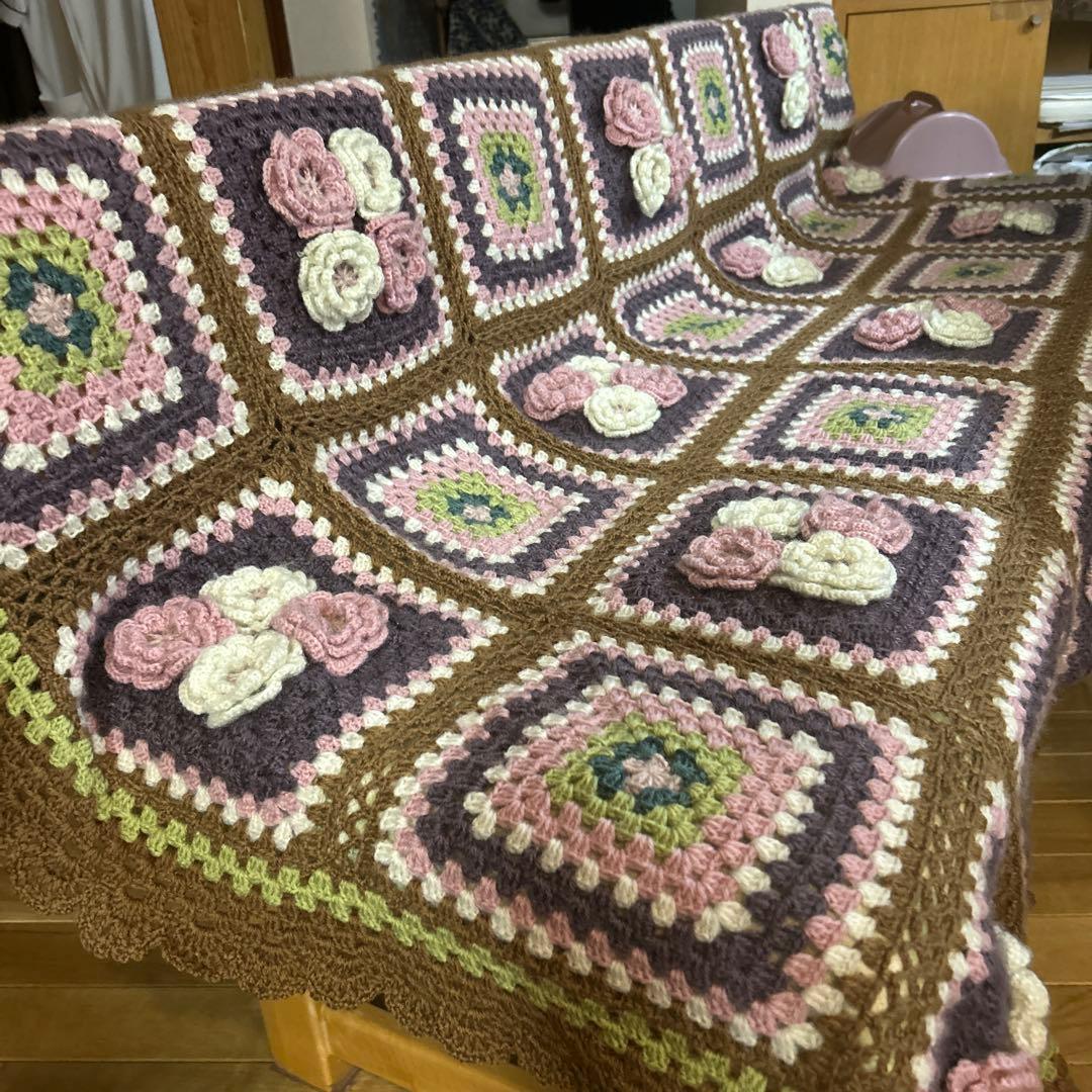 手編み　♡ 立体小花のマルチカバー
