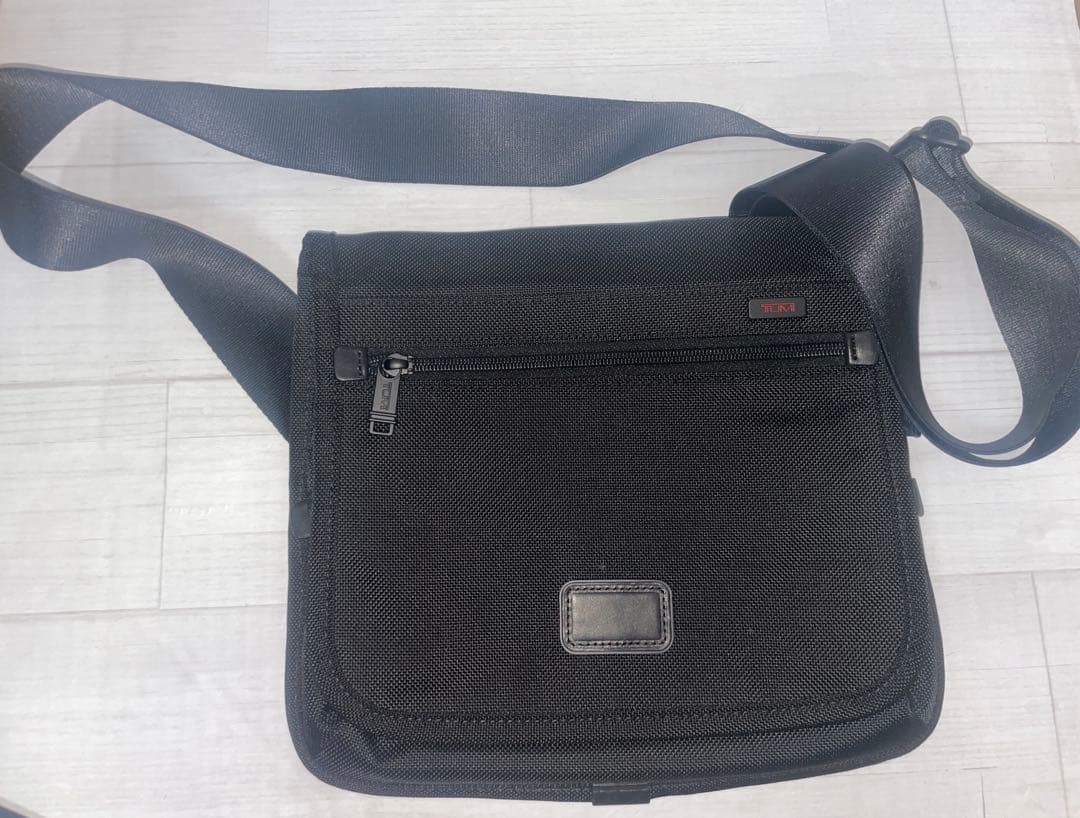 【極美品】TUMI 22105 DH メッセンジャーバッグ