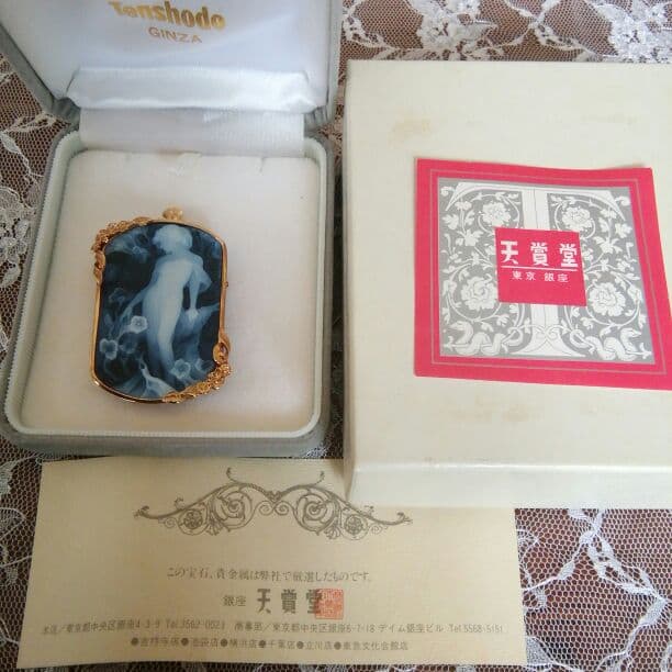 銀座天賞堂☆K18枠☆美麗☆絵画のようなカメオ☆ブローチ&ペンダントトップ