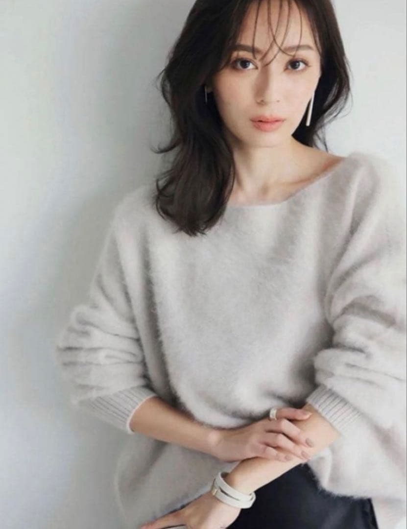 【美品】anuans ラクーンボートネックニットプルオーバー　アイスグレー