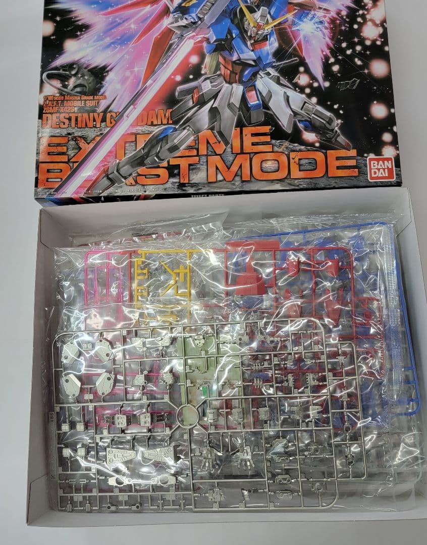 ガンプラ MG 1/100 デスティニーガンダム エクストリームブラストモード