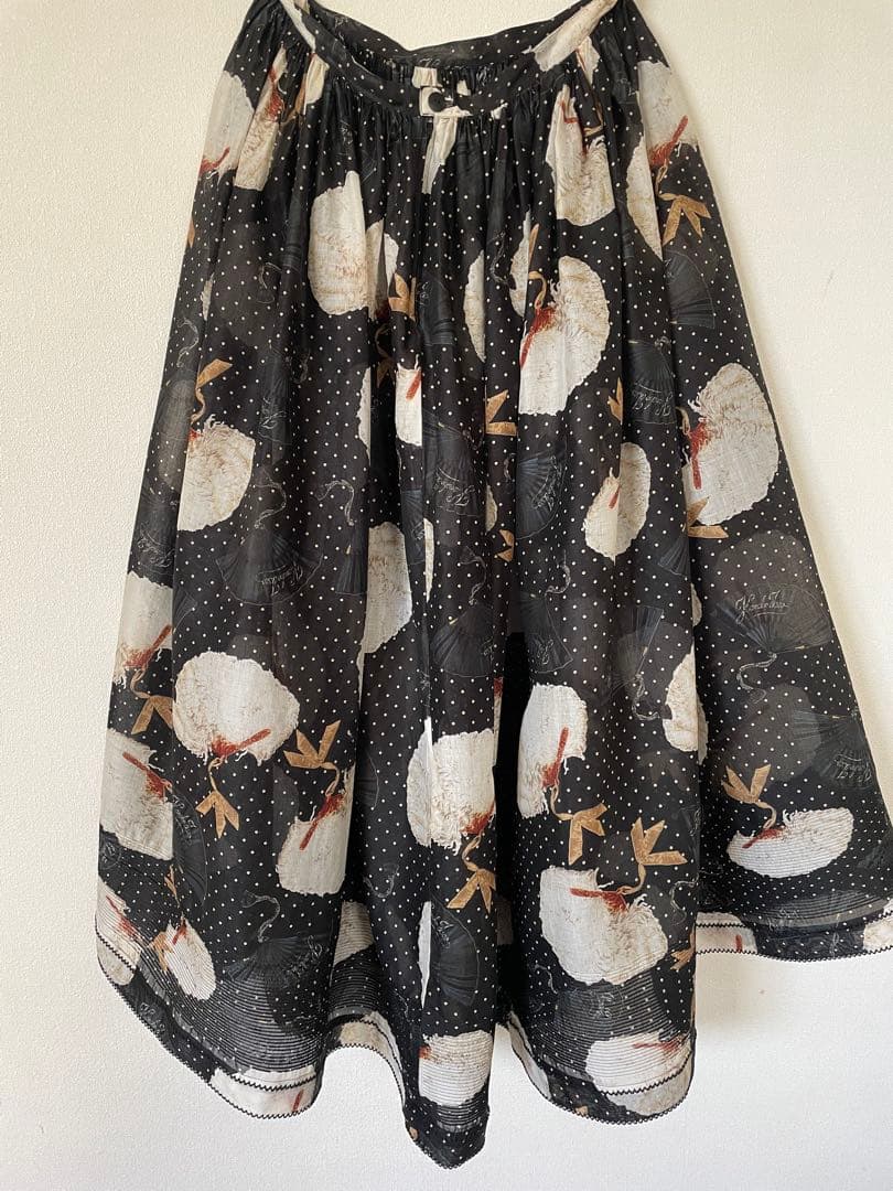 R*。様 カネコイサオ　綿オーガンジー　扇子柄スカート　W74