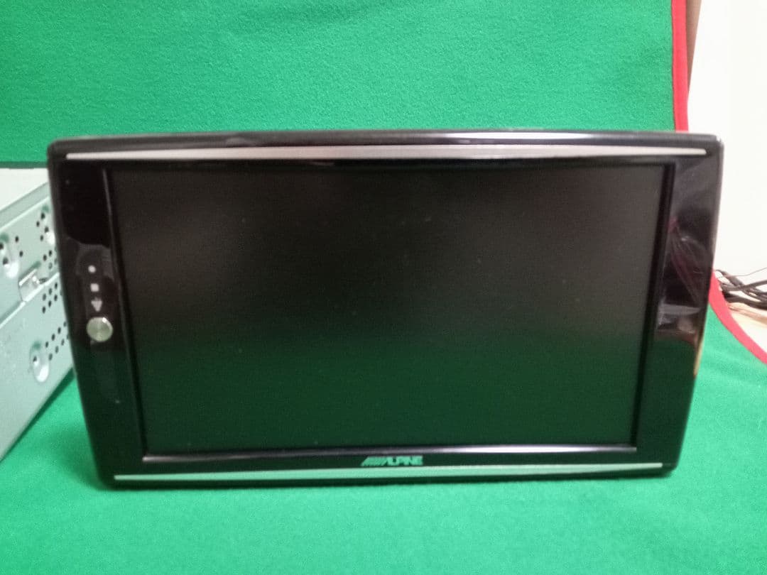 アルパイン8型ナビと9型モニター動作品セット（リヤカメラ付き）