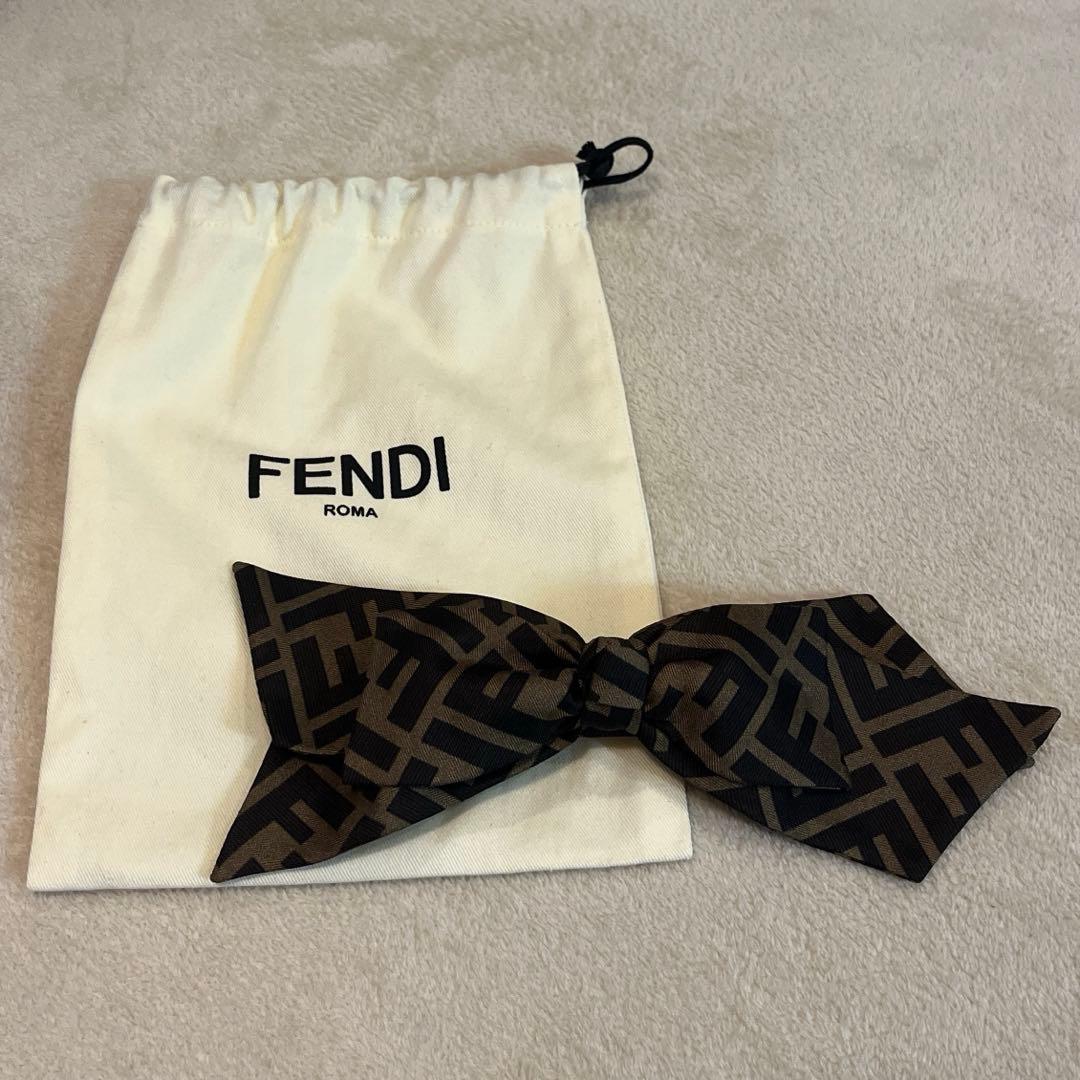 FENDI FFロゴ リボンヘアアクセサリー　バレッタ