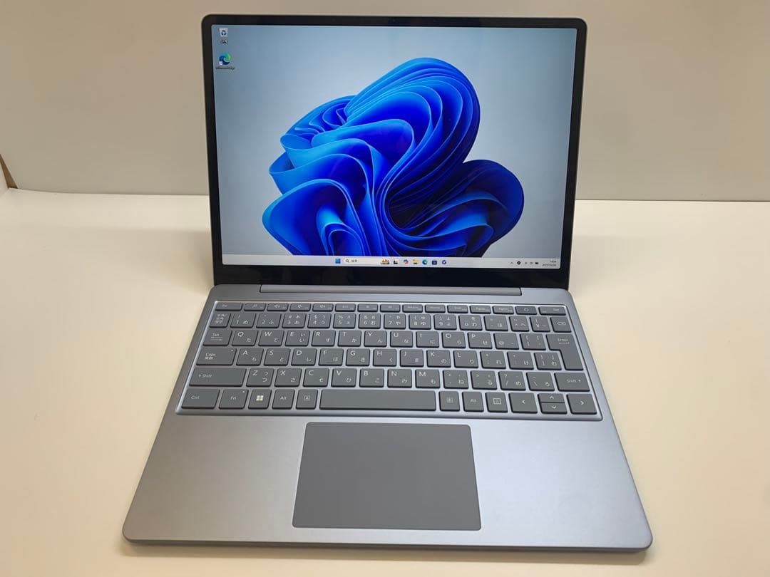 美品 Surface Laptop Go2 Core i5 8GB 128GB