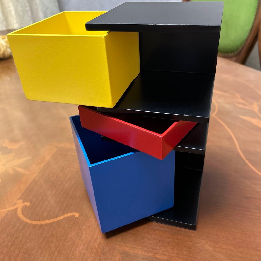 MoMA 小物入れタワー