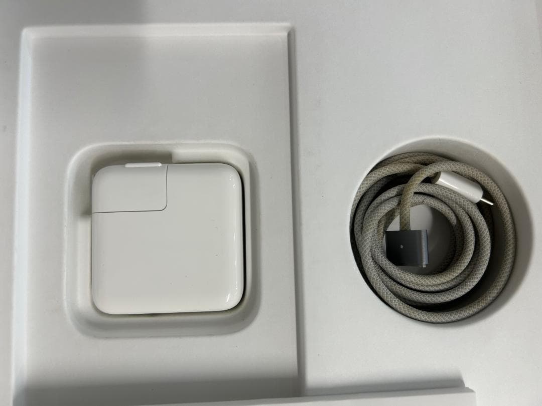 MacBook Air (M2, 2022) 本体 256GB 電池100％