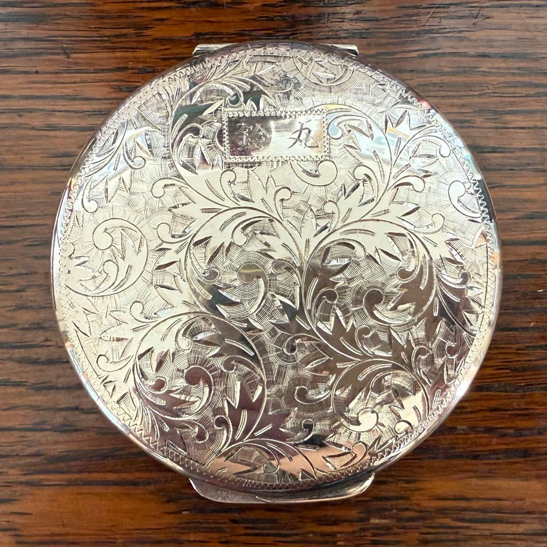 純銀シルバー和彫唐草紋様　コンパクト　共箱