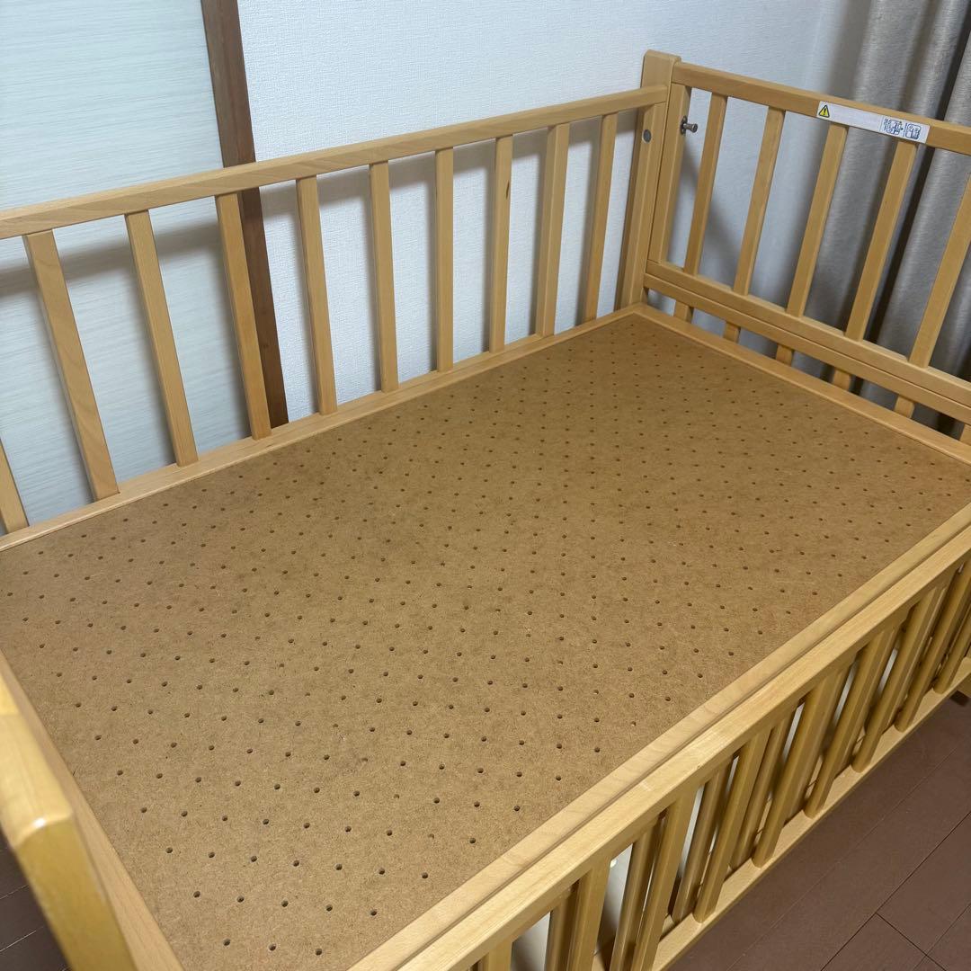 ヤマサキ　ツーオープンベビーベッド　b-side