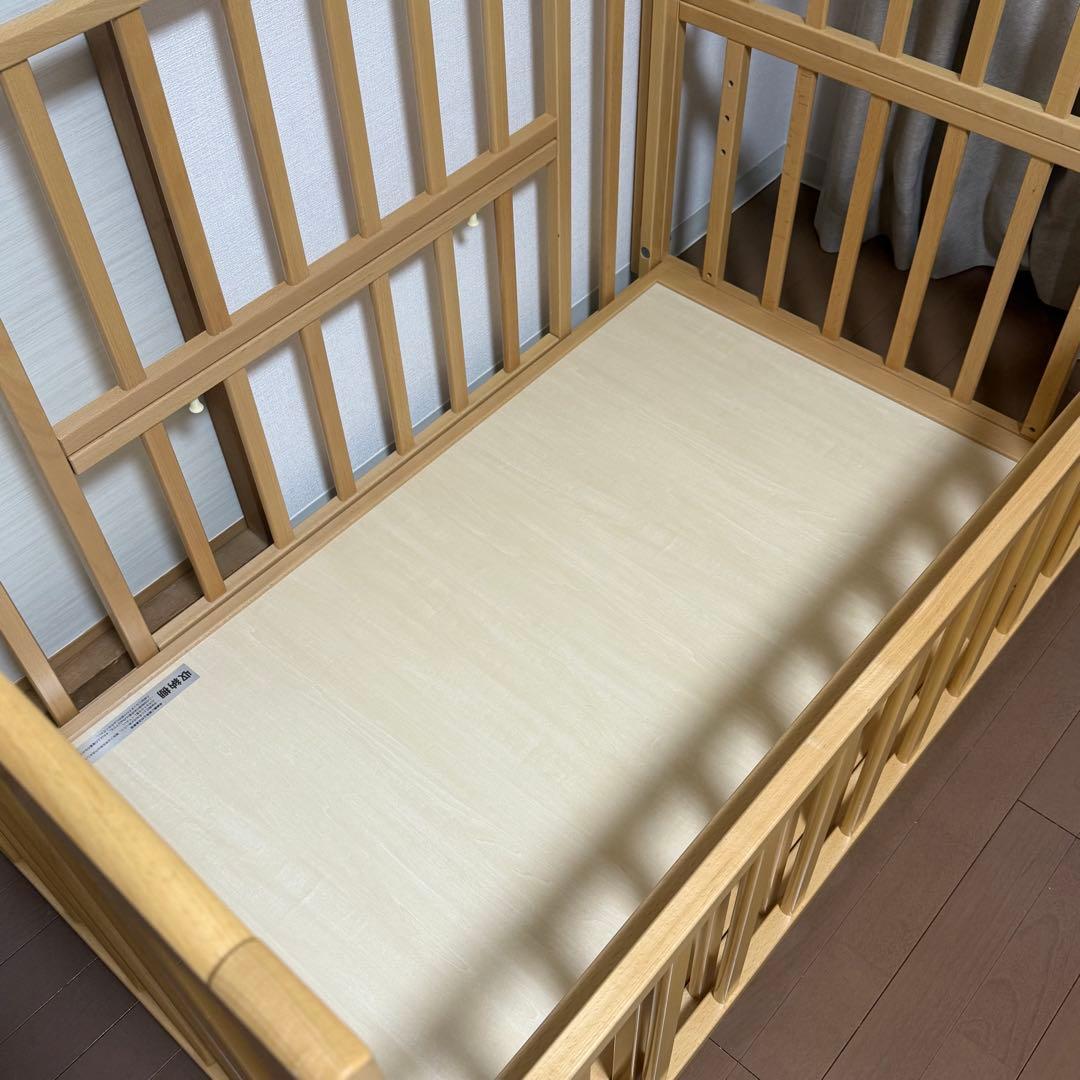 ヤマサキ　ツーオープンベビーベッド　b-side