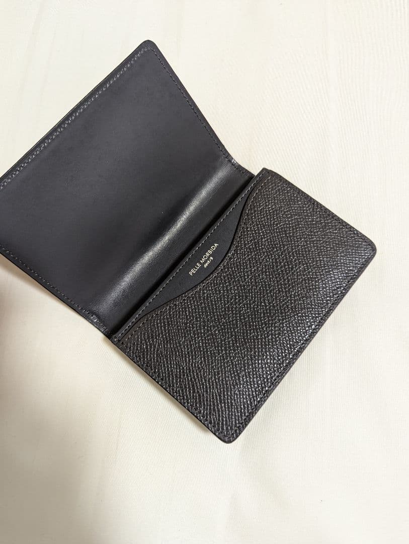 美品【ペッレモルビダ】deck/9 カードケース チャコールグレー 9SL004