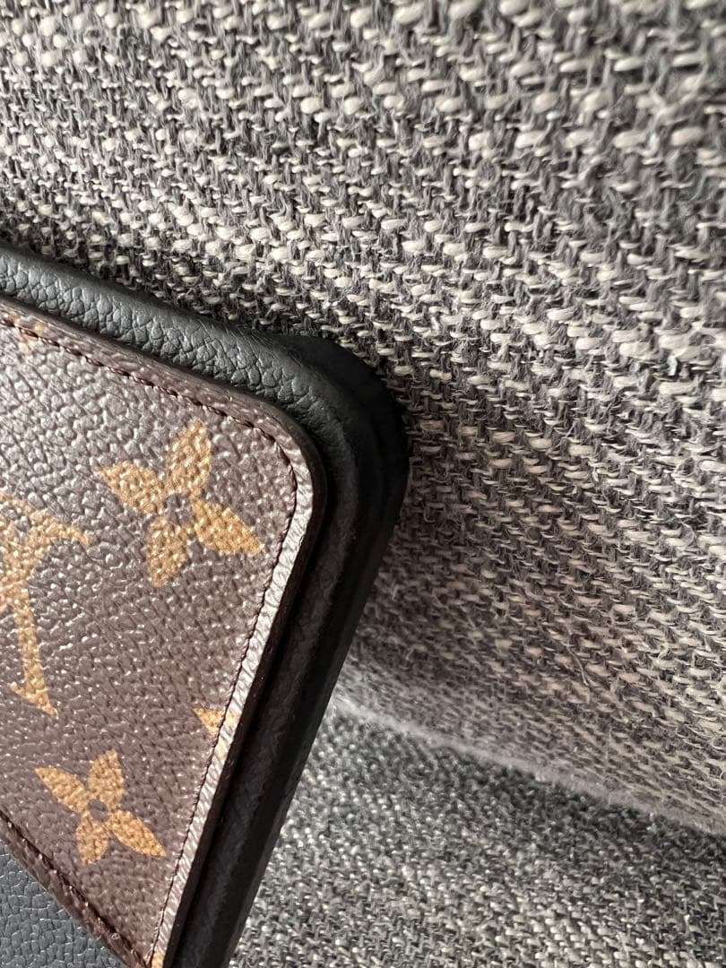 ルイヴィトン【 iPhone13Pro ケース 】