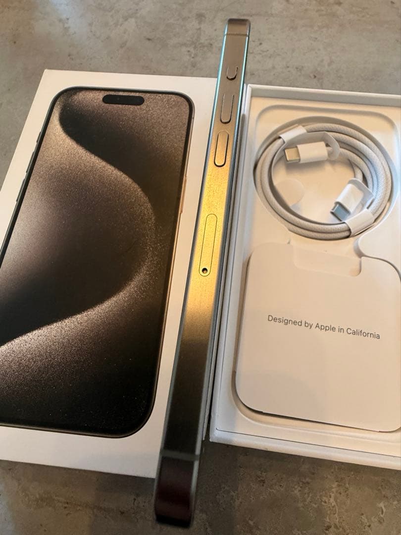 【最終値下げ】iPhone 15 Pro ナチュラルチタニウム 256GB