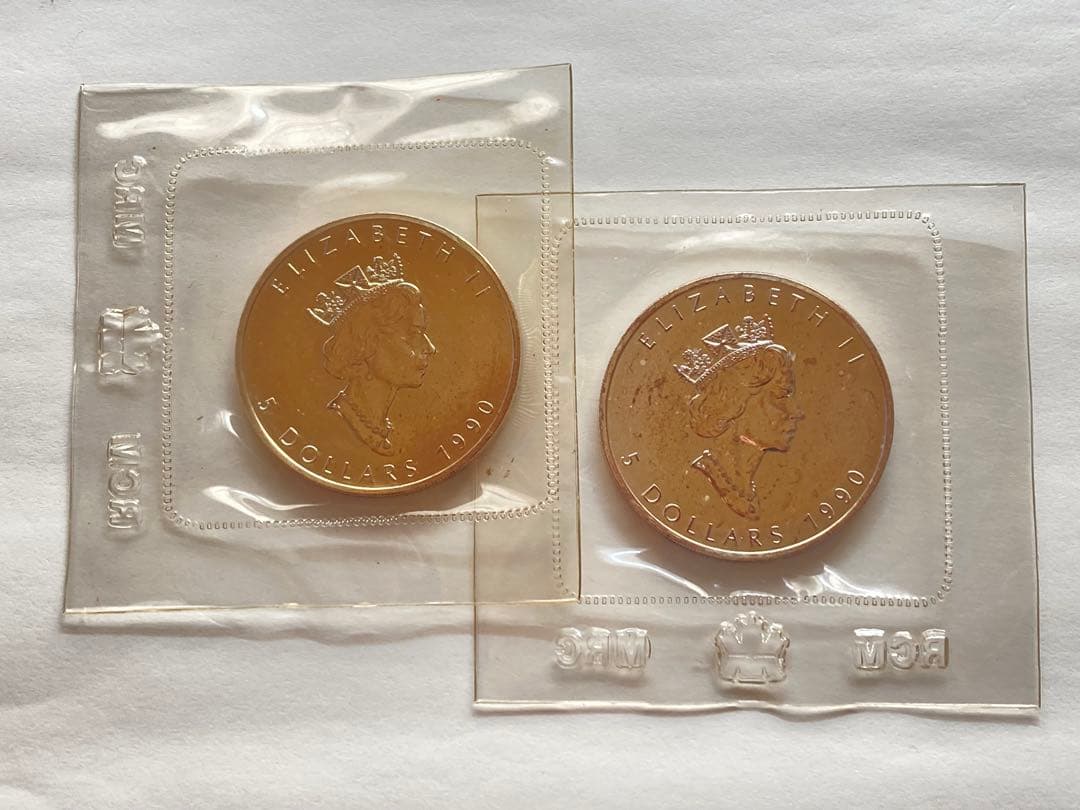 旧エリザベス女王デザインのメイプルリーフ銀貨入りブリスタパック２点